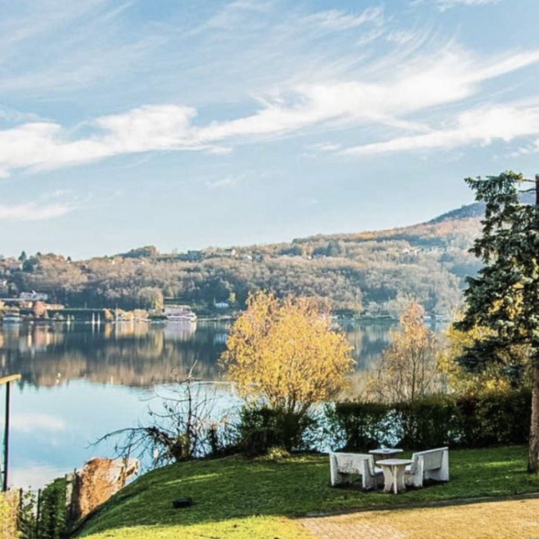 Vista panoramica del lago dalla location del residenziale